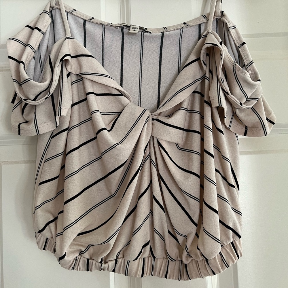 Size Small Express Summer Cropped Shirt